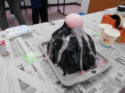 夏だよっ☆げんじっ子工作会　火山をつくろう！